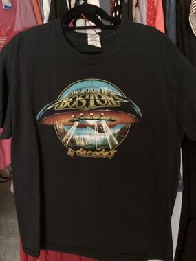 Gildan Black Band Graphic Tee with Multicolor Boston UFO Print